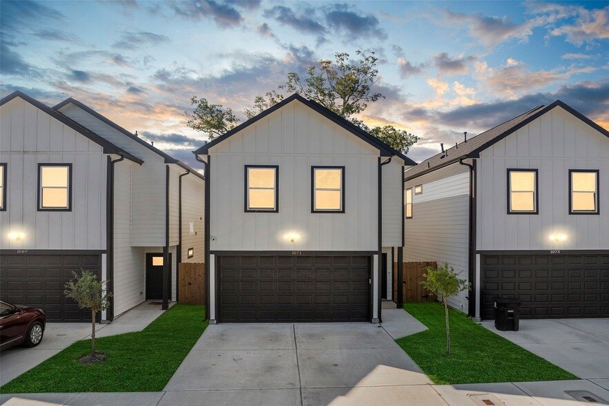 1071 St Clair St in Houston, TX - Foto de edificio