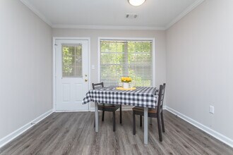 Bulldog Crossing in Athens, GA - Building Photo - Interior Photo