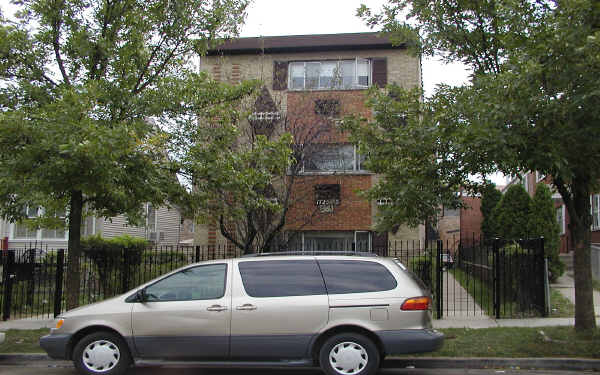 1723-1725 W Estes Ave in Chicago, IL - Building Photo