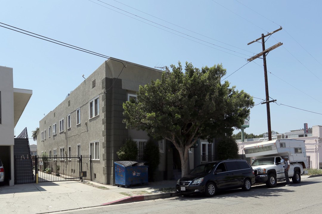 Kingsley Towers in Los Angeles, CA - Building Photo