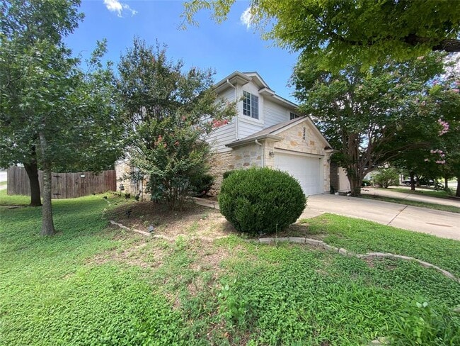 2000 Golden Sunrise Ln in Pflugerville, TX - Foto de edificio - Building Photo