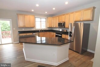 43798 Maison Blanc Square in Ashburn, VA - Building Photo - Building Photo