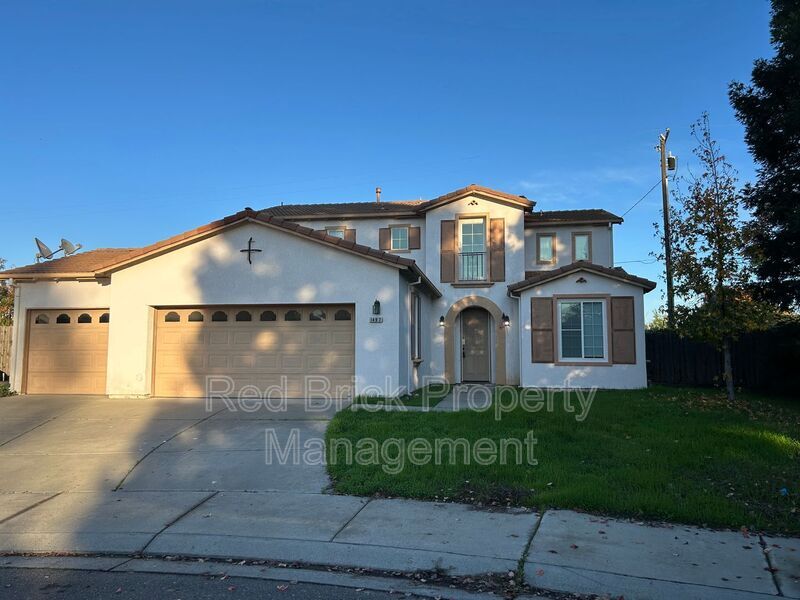 1497 Pleasant Ct in Merced, CA - Building Photo