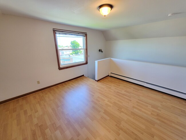 10 High St, Unit 3 in Malden, MA - Building Photo - Building Photo