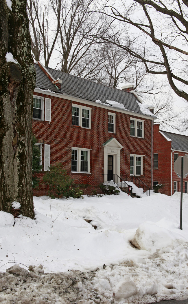 3904 Edmunds St NW in Washington, DC - Building Photo - Building Photo