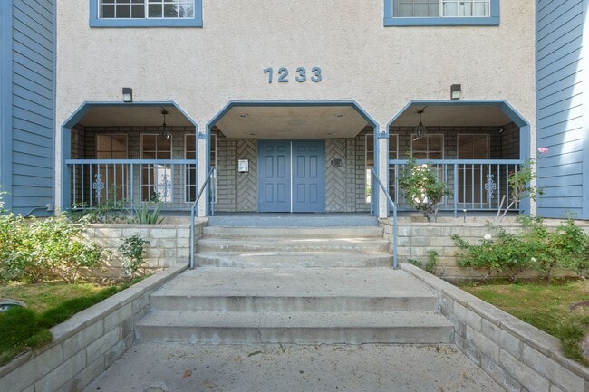 property at 7233 Loma Verde Ave