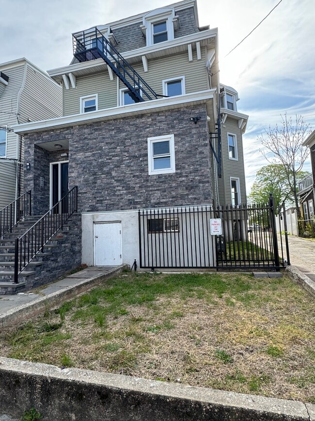 25 Prospect St, Unit Apt 3