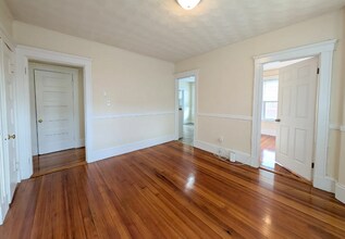 14 Sanborn Ave, Unit 18-5 in Somerville, MA - Foto de edificio - Building Photo