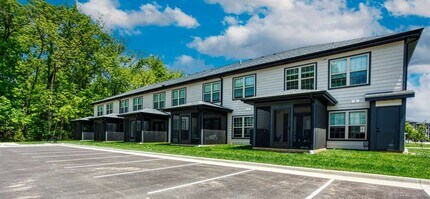 The Woods Townhomes in Springfield, MO - Building Photo - Building Photo