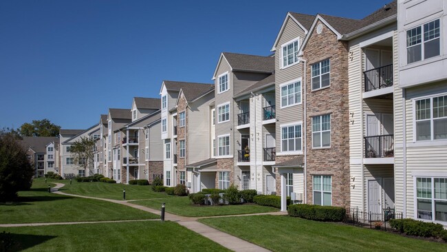 1 Charles Pond Dr in Coram, NY - Building Photo - Building Photo
