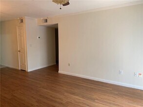 501 W 26th, Unit 122 in Austin, TX - Foto de edificio - Building Photo