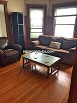 59 Quincy St, Unit 1 in Medford, MA - Building Photo
