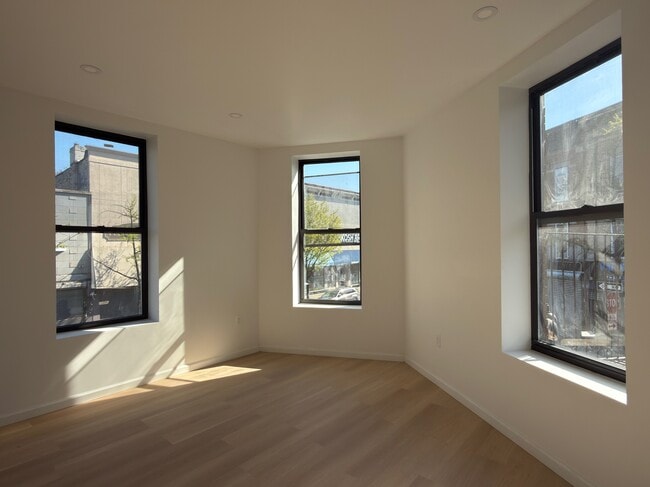 5722 Myrtle Ave, Unit 2, Unit 2