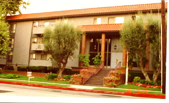 Pacific Pointe Apartments in North Hollywood, CA - Building Photo - Building Photo