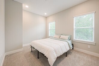 2051 Sherwood Forest St in Houston, TX - Building Photo - Building Photo