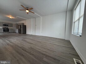 731 E 4th St in Bridgeport, PA - Building Photo