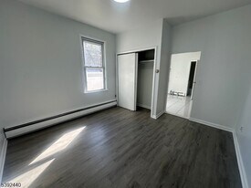 22 2nd Ave in Paterson, NJ - Building Photo