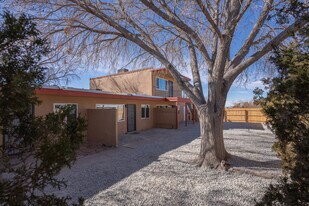 1233 Chelwood Park Blvd NE, Unit D in Albuquerque, NM - Building Photo