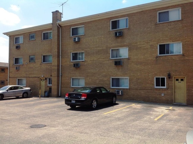 Oak Lawn Apartments in Oak Lawn, IL - Building Photo - Building Photo