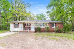 241 Lake Dr NE in Birmingham, AL - Building Photo