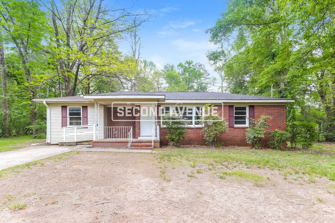 241 Lake Dr NE in Birmingham, AL - Building Photo