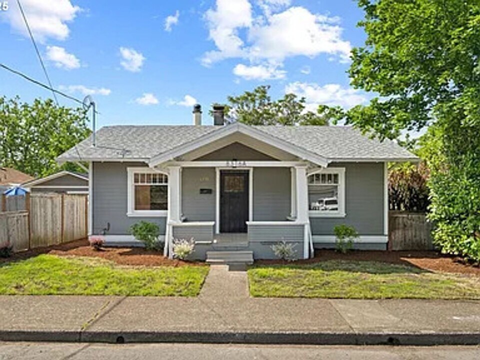 8316 SE Raymond Ct in Portland, OR - Building Photo