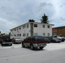 1445 W 28th St in Hialeah, FL - Building Photo - Building Photo