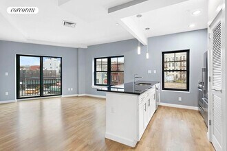 460 Grand St in Brooklyn, NY - Building Photo - Building Photo