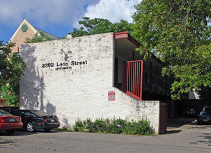 2302 Leon Street Apartments in Austin, TX - Foto de edificio - Building Photo