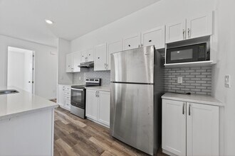 128 NW 7th St in Cape Coral, FL - Building Photo - Building Photo