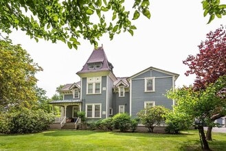 249 County St, Unit 2 in Attleboro, MA - Building Photo - Building Photo