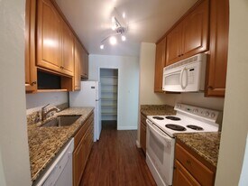 825 N Humboldt St in San Mateo, CA - Building Photo