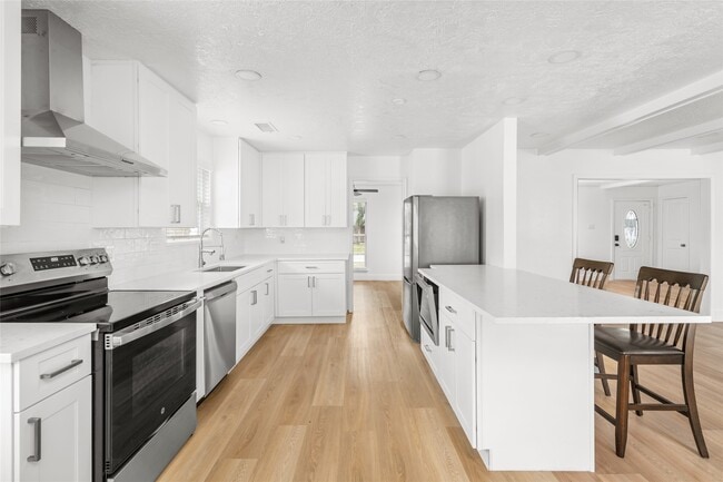 4947 Cheena Dr in Houston, TX - Building Photo - Building Photo