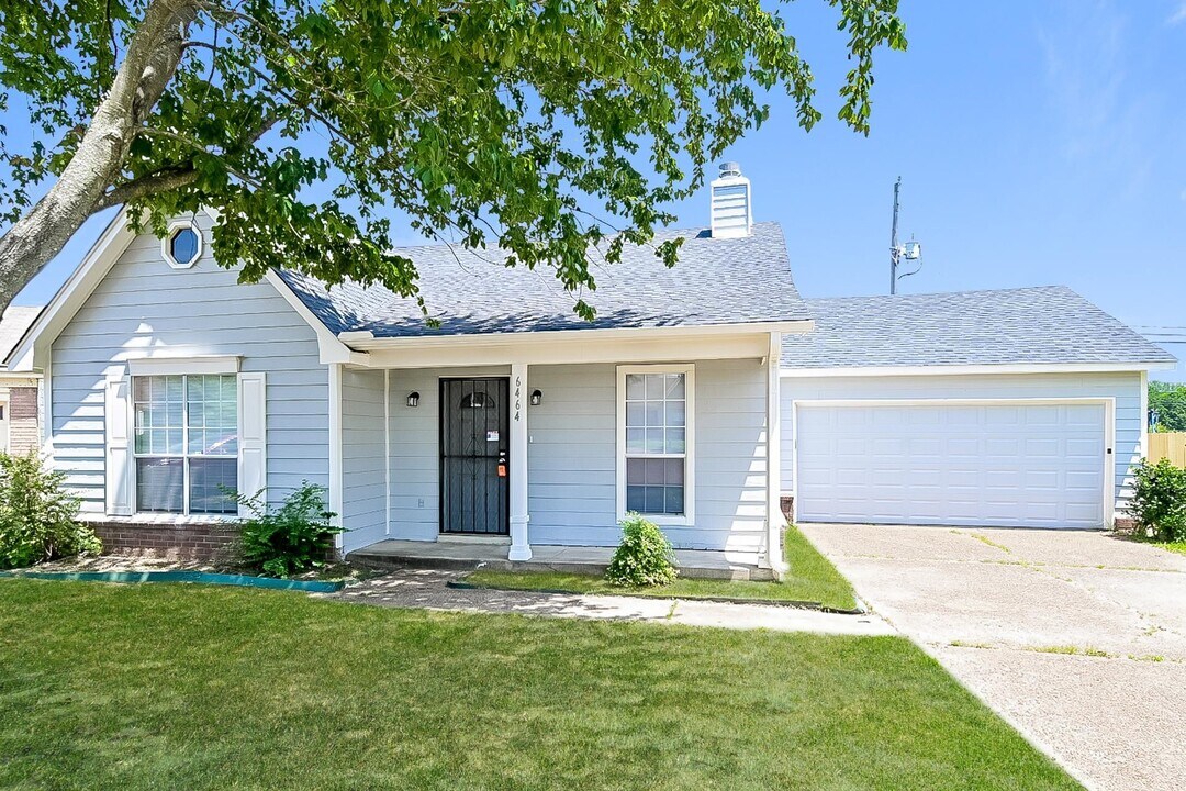 6464 Elmwood Cove in Memphis, TN - Building Photo