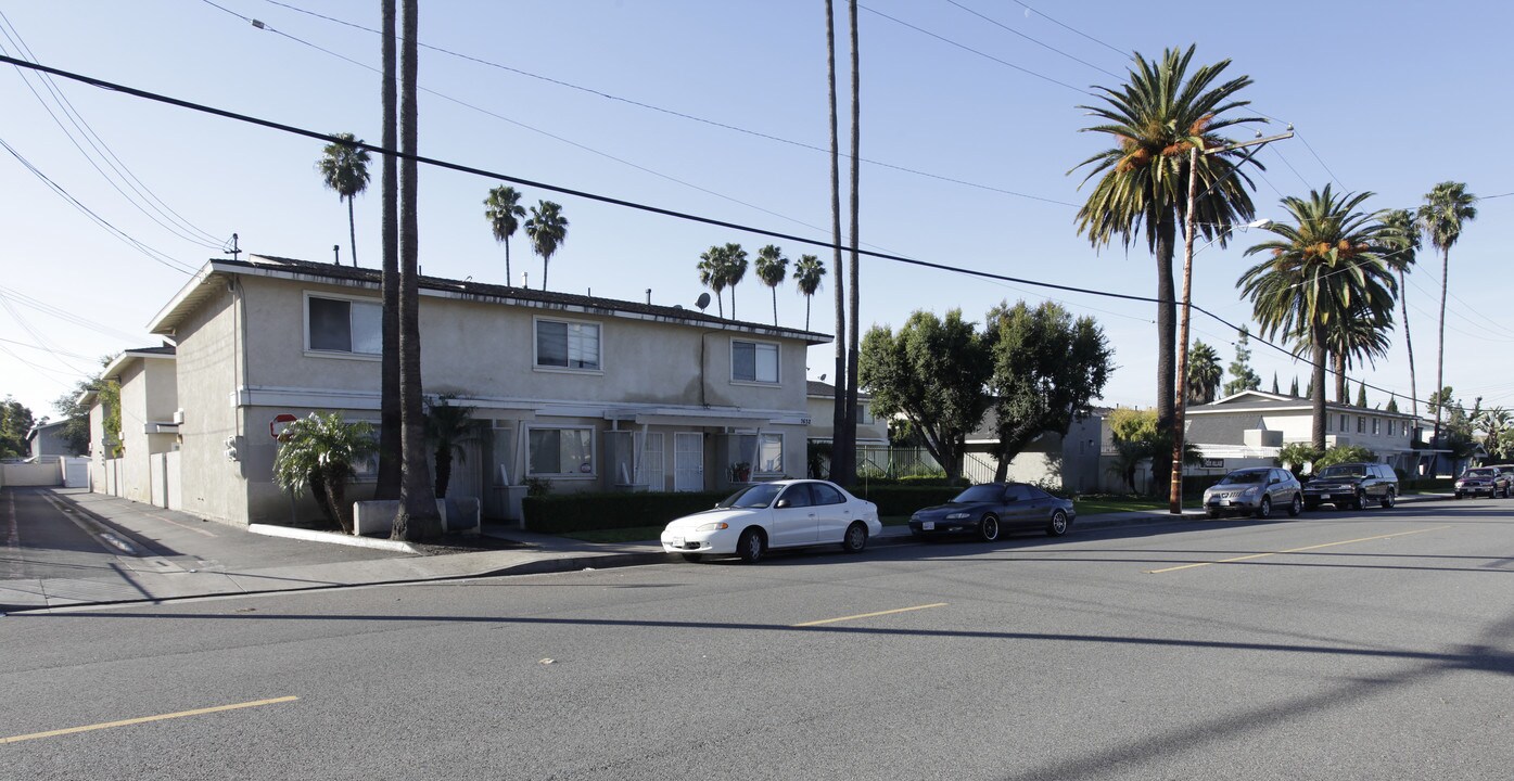 Palm Village Apartments in Buena Park, CA - Building Photo