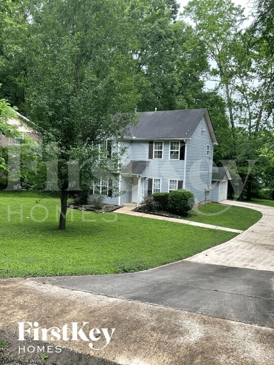 3827 Monarch Ct in Ellenwood, GA - Foto de edificio