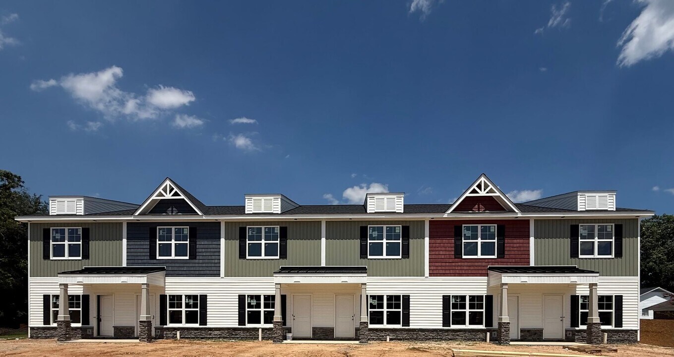 123-133 S 5th St in Spring Lake, NC - Building Photo