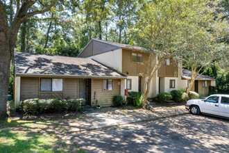 Wood Ridge in Tallahassee, FL - Building Photo - Primary Photo