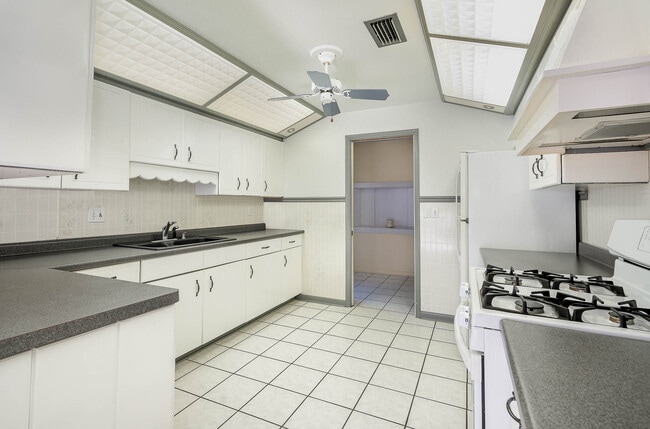 2908 Ivy St in Titusville, FL - Foto de edificio - Building Photo