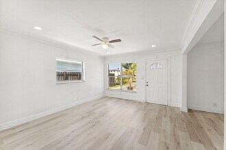 489 NW 2nd Way in Deerfield Beach, FL - Building Photo - Building Photo