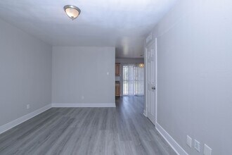 9834 Denning Dr in Houston, TX - Building Photo - Building Photo