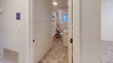 277 Paris St, Unit 3 in Boston, MA - Building Photo - Building Photo