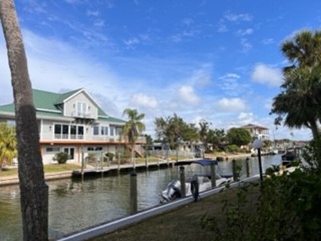 902 GIBBS Rd in Venice, FL - Building Photo - Building Photo