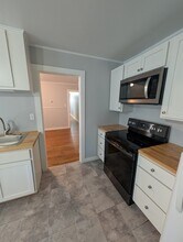 96 Main St in East Windsor, CT - Building Photo - Building Photo