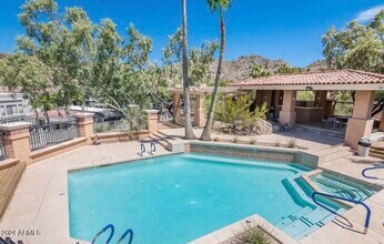 10606 North 8th St in Phoenix, AZ - Building Photo - Building Photo