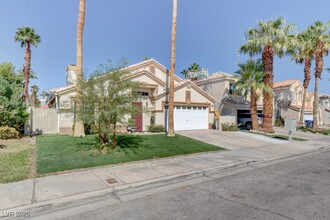 9204 Sapphire Point Ave in Las Vegas, NV - Foto de edificio - Building Photo