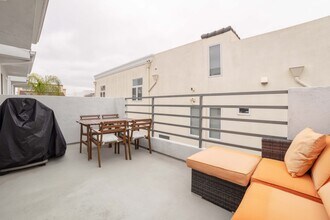 1107 Loma Dr, Unit C in Hermosa Beach, CA - Foto de edificio - Building Photo
