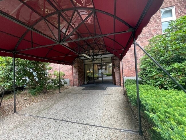 44 Broadlawn Dr in Newton, MA - Building Photo - Building Photo