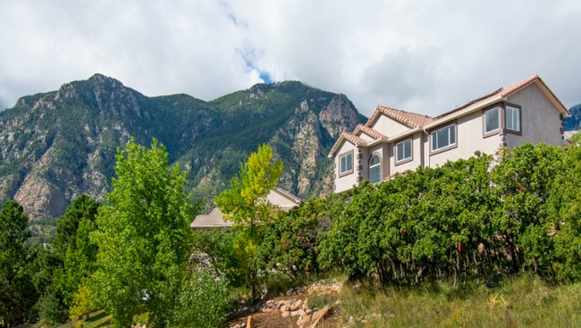 property at 5320 Broadmoor Bluffs Dr