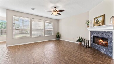 9722 Therrell Dr in Houston, TX - Foto de edificio - Building Photo